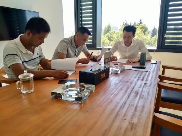 欧美古装一区二区三区 热烈祝贺芜湖鸠江孙总、潘总签约创绿家！