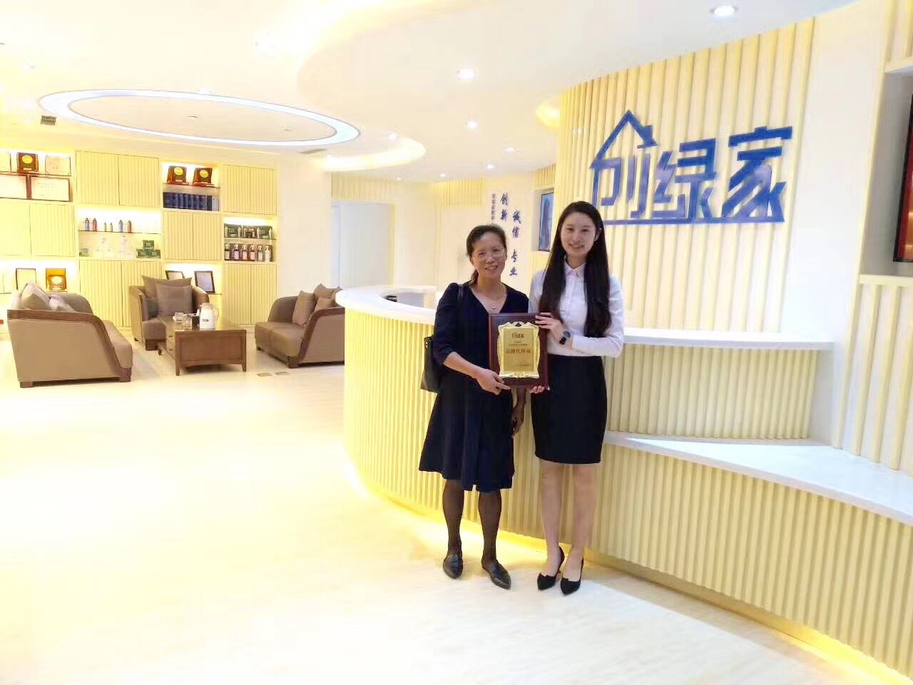 欧美激情视频在线观看 热烈祝贺荆总签约创绿家上海市区级代理！