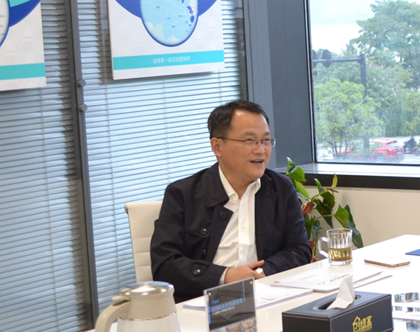 欧美古装一区二区三区 热烈欢迎中科院贺军辉教授莅临创绿家指导！