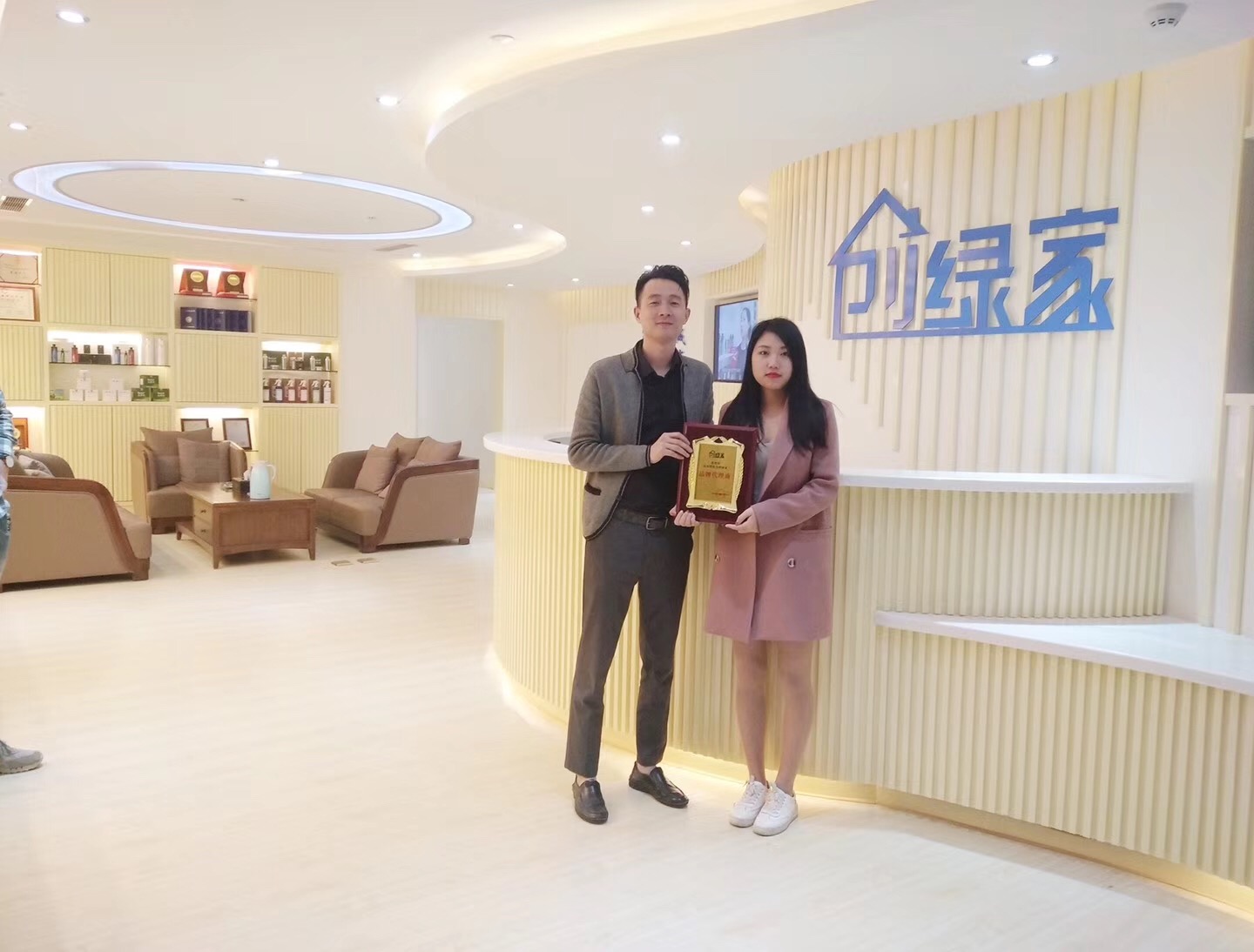 欧美黄色性爱视频网站 热烈祝贺钱总签约创绿家浙江省县级市代理！