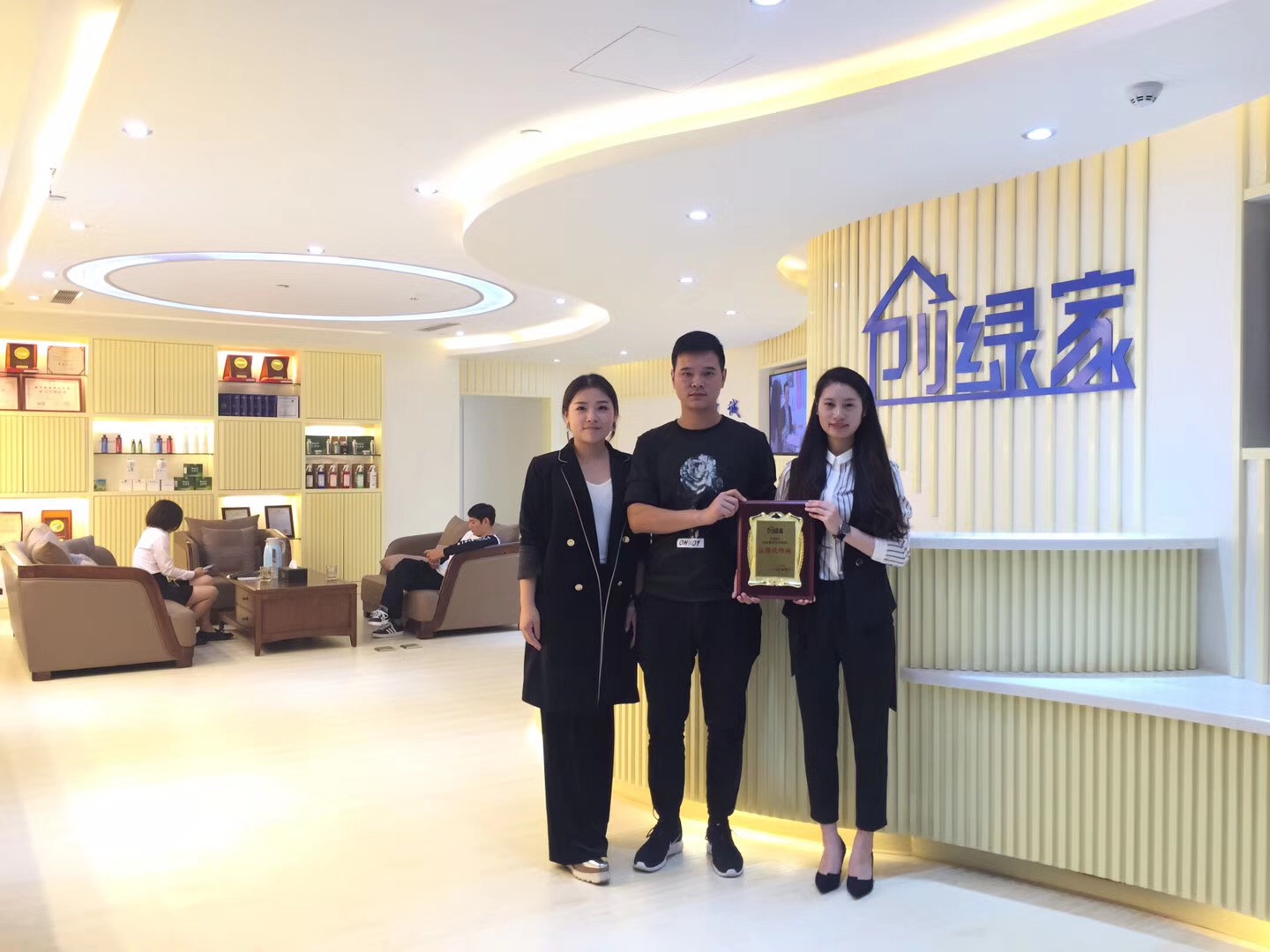 欧美古装一区二区三区 热烈祝贺创绿家空气治理长兴服务中心新落成！
