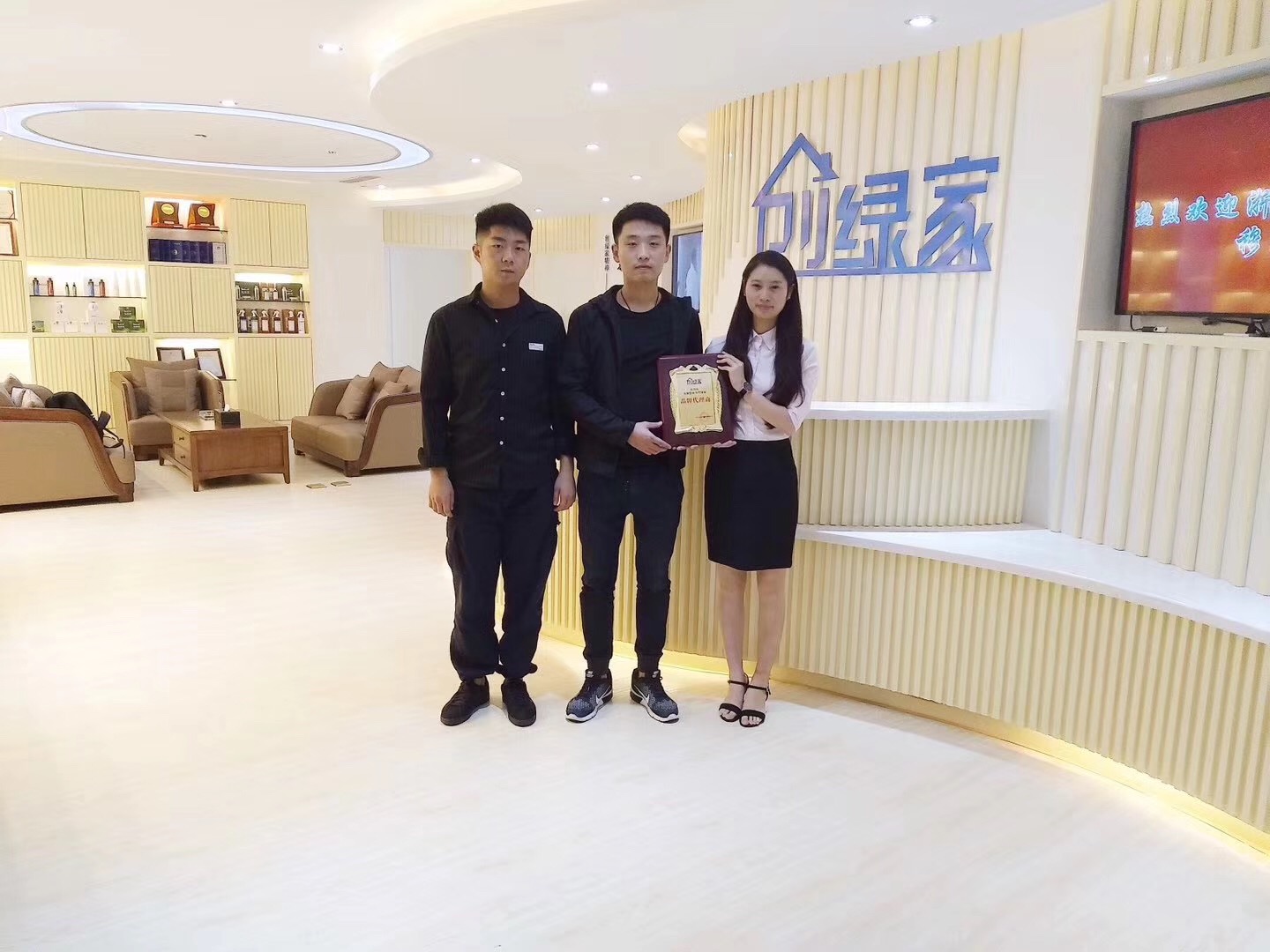 欧美古装一区二区三区 热烈祝贺创绿家空气治理涡阳服务中心新落成！
