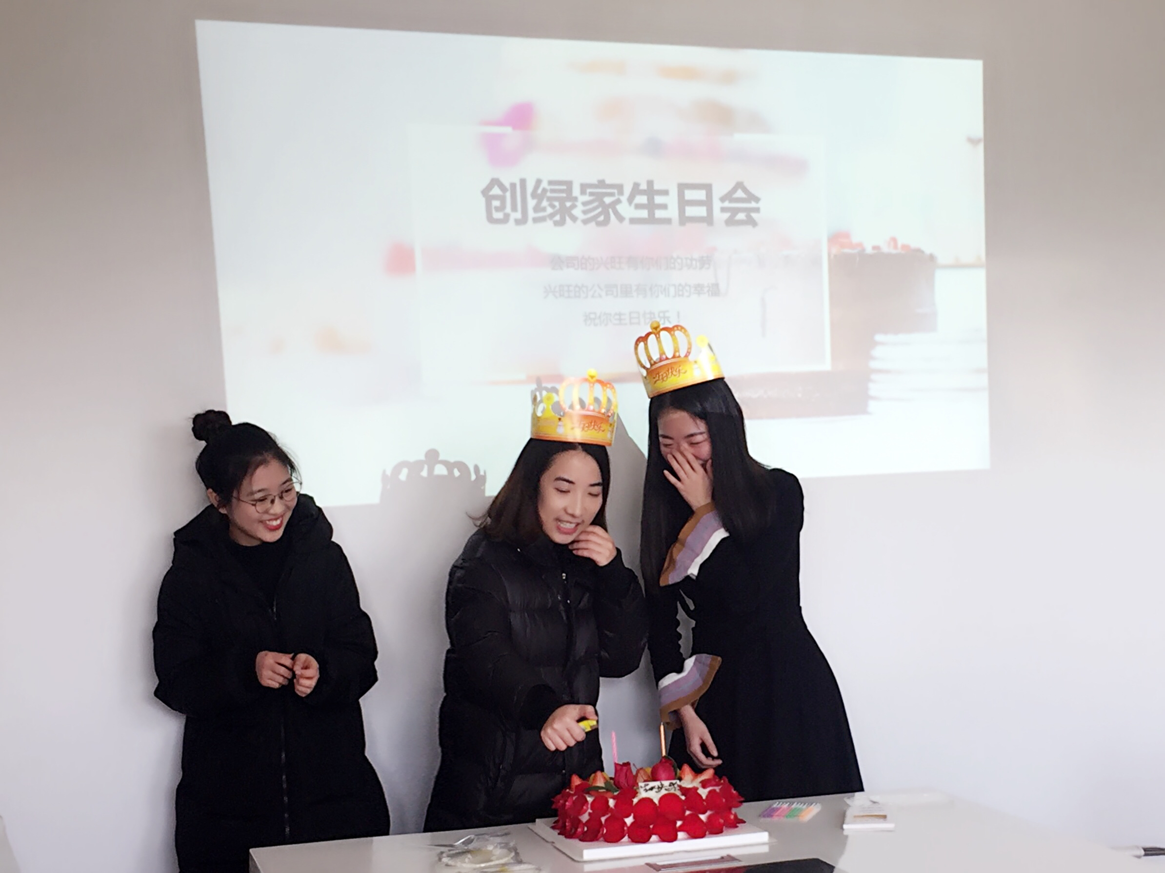 【1月生日会】本月寿星只有美少女，拍图拍到小编手机内存不够啦！