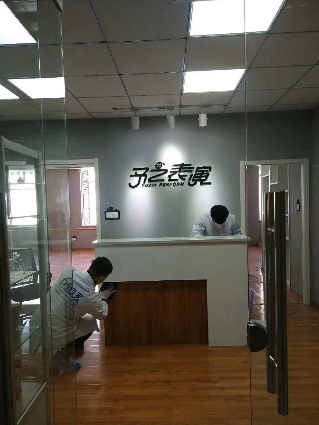 欧美黄色性爱视频网站 予之表演舞蹈教室室内空气治理