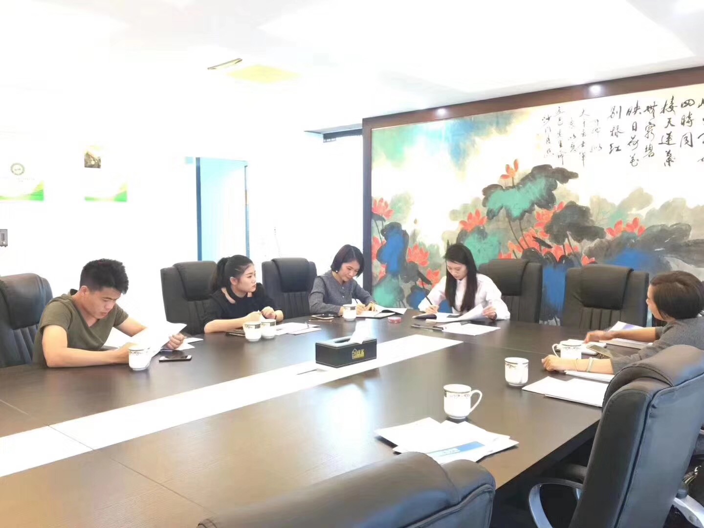 欧美古装一区二区三区 热烈祝贺谭总团队签约创绿家深圳市区级代理！