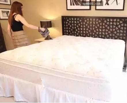 欧美激情视频在线观看 南京美女睡了10年的床垫，掀开后把全家人都吓傻了……