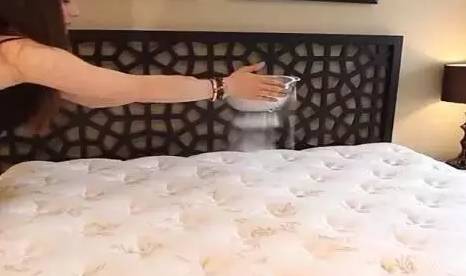 欧美激情视频在线观看 南京美女睡了10年的床垫，掀开后把全家人都吓傻了……