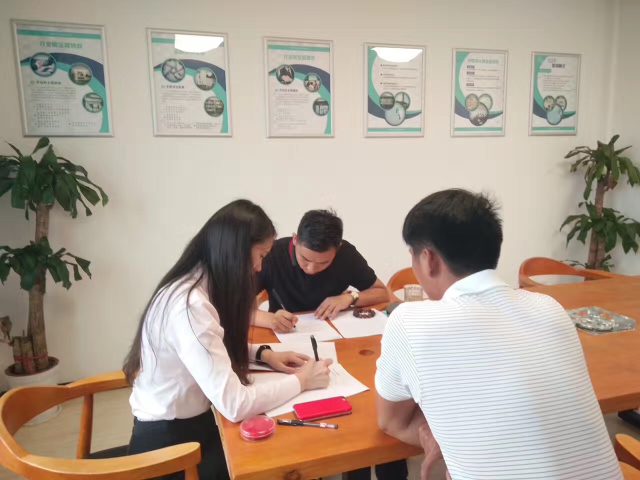 欧美激情视频在线观看 热烈祝贺普洱李总兄弟签约创绿家！