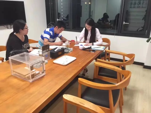 欧美古装一区二区三区 热烈祝贺南昌经济开发区徐总、聂总夫妇签约创绿家！