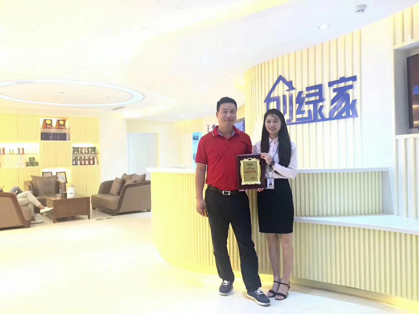 欧美古装一区二区三区 热烈祝贺余总签约创绿家海南省市级代理！