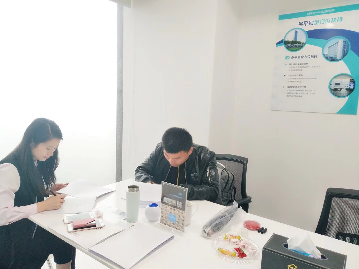 欧美激情视频在线观看 热烈祝贺韩总签约创绿家济南市区级代理！