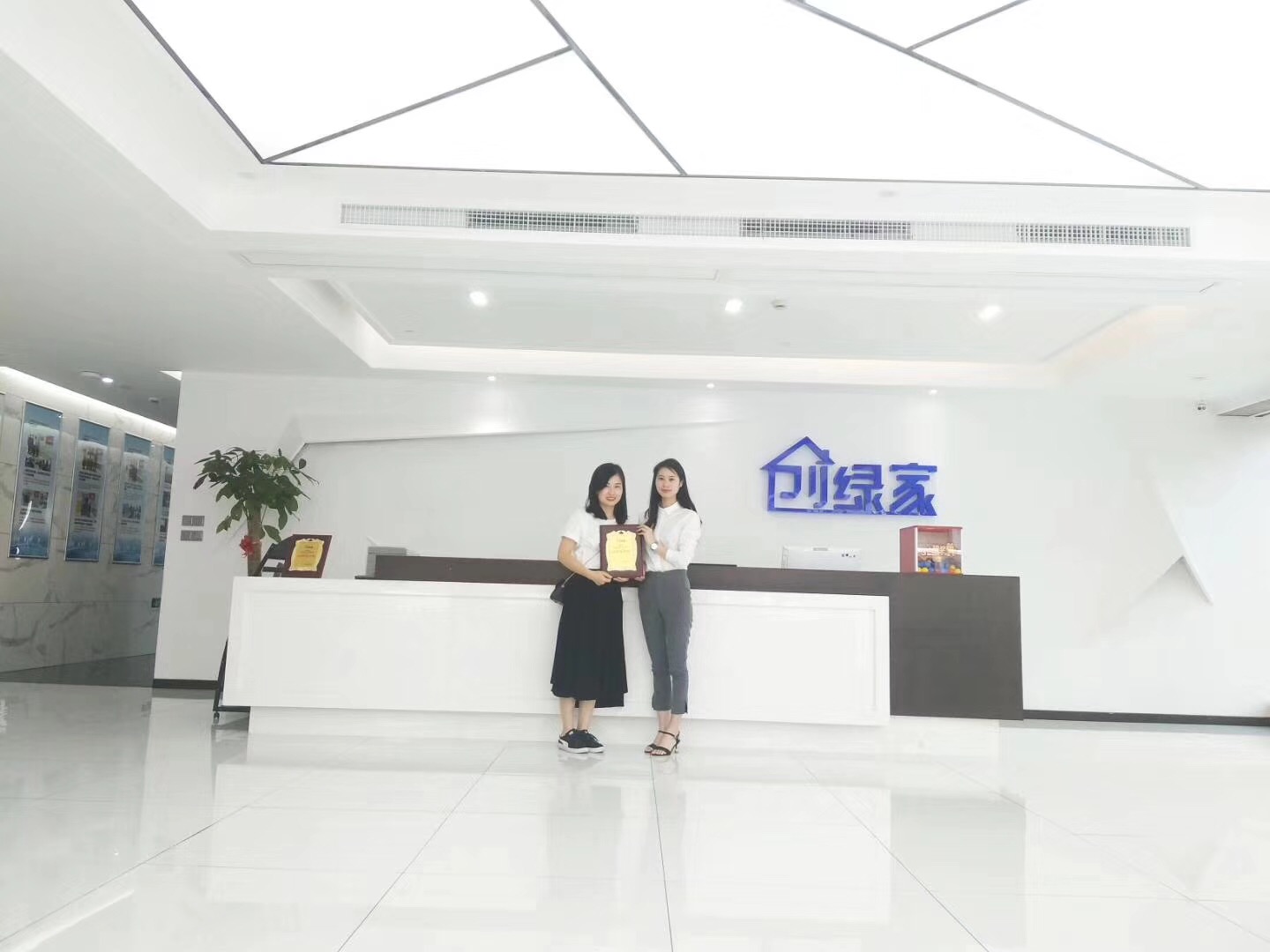 欧美黄色性爱视频网站 热烈祝贺姚总、张总夫妇签约创绿家扬州市区级代理！