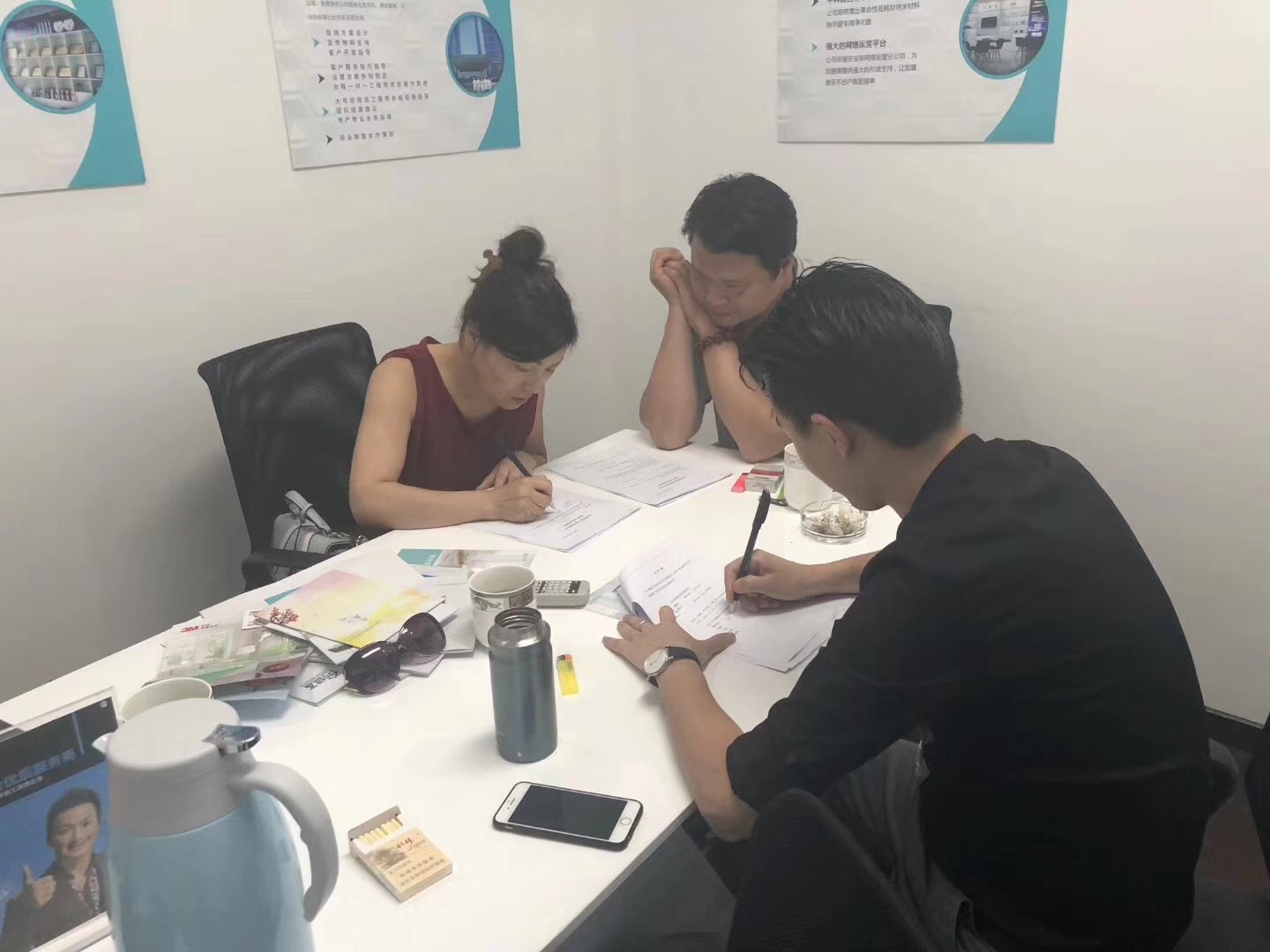 欧美激情视频在线观看 热烈祝贺赵总团队签约创绿家上海市区级代理！