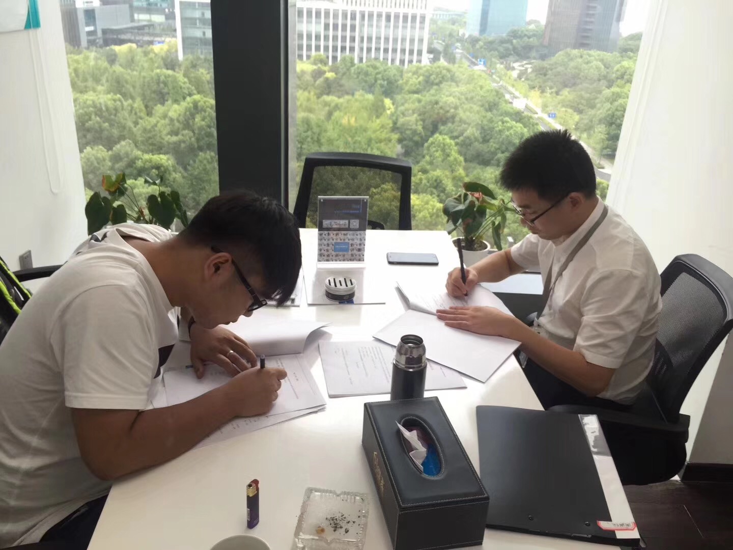 欧美激情视频在线观看 热烈祝贺王总签约创绿家福州市区级代理！