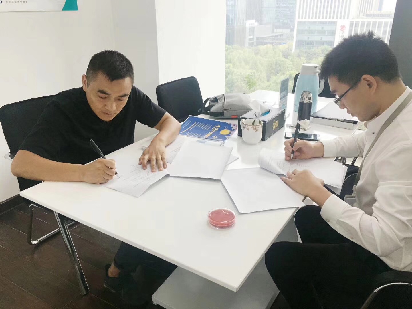 欧美激情视频在线观看 热烈祝贺夏总签约创绿家深圳市区级代理！