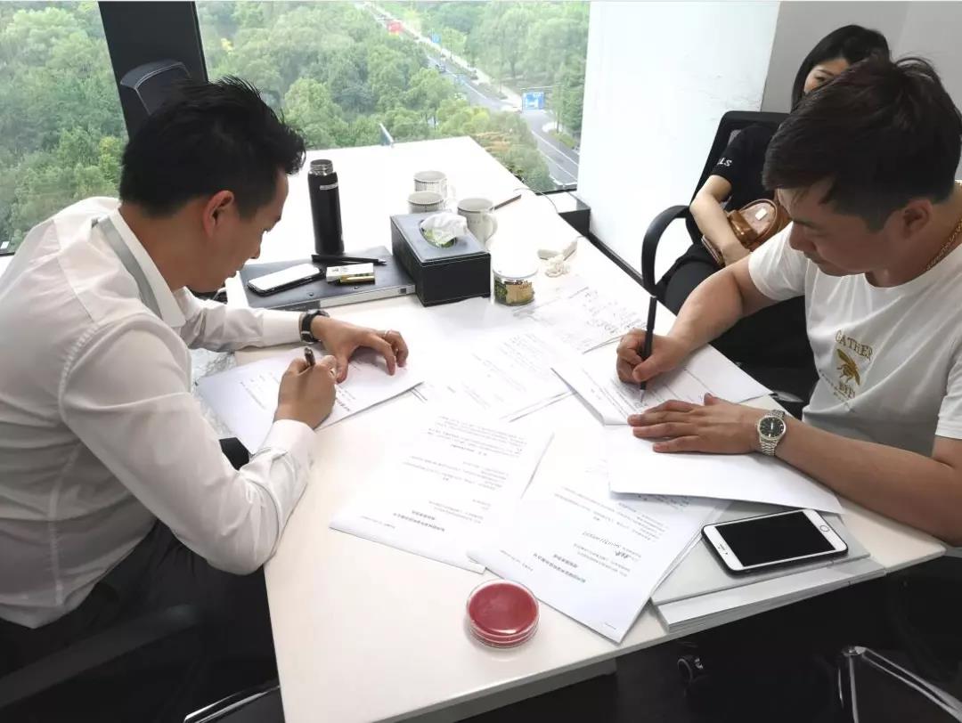 欧美古装一区二区三区 热烈祝贺朱总签约创绿家江苏省镇江市区级代理！