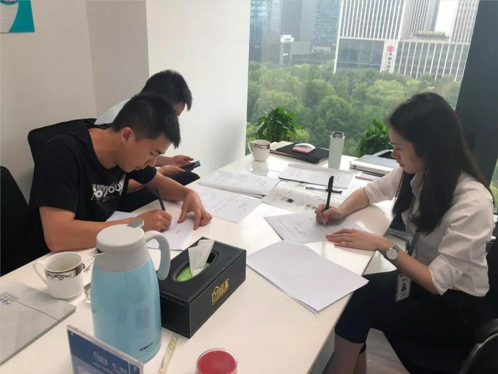 欧美古装一区二区三区 热烈祝贺罗总签约创绿家贵州省遵义市区级代理！
