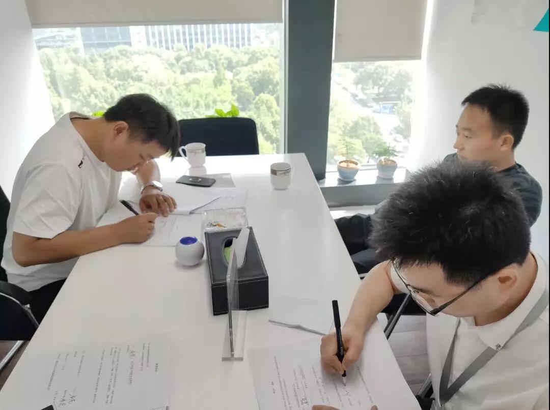 欧美激情视频在线观看 热烈祝贺李总签约创绿家山东省临沂市区级代理！