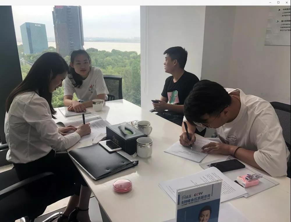 欧美古装一区二区三区 热烈祝贺王总、赵总签约创绿家新疆省乌鲁木齐市区级代理！