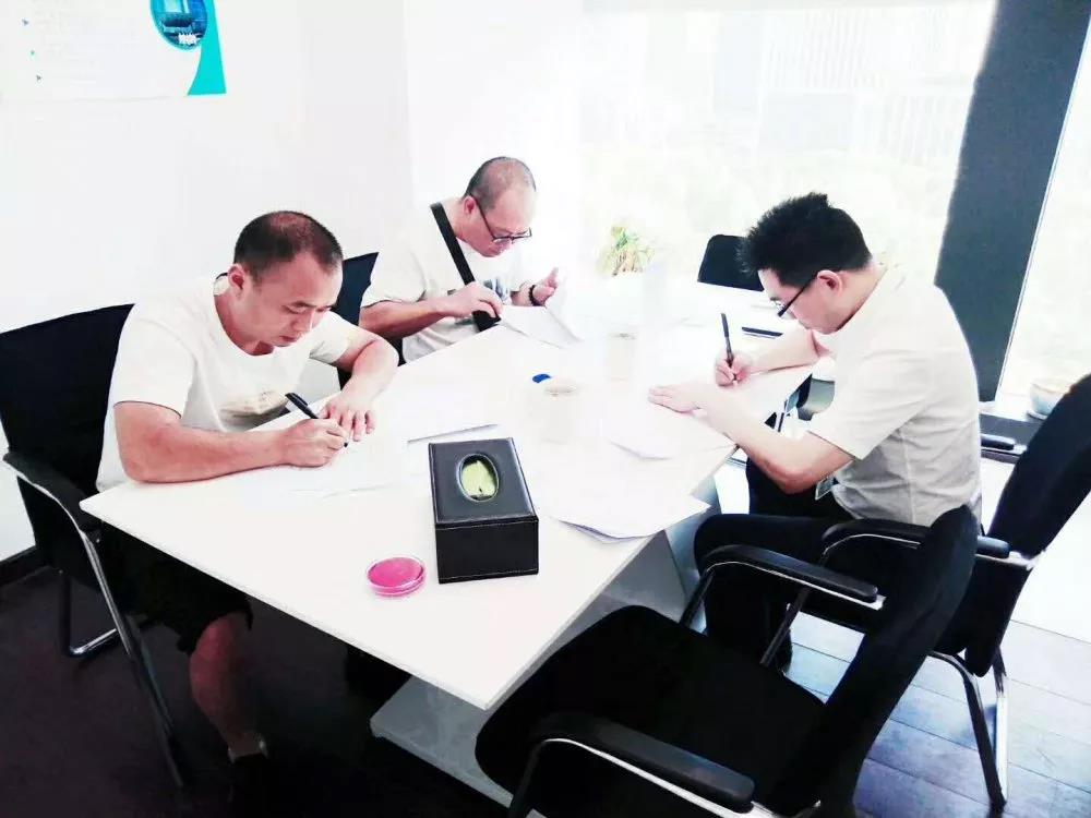 欧美黄色性爱视频网站 热烈祝贺曾总签约创绿家江西省赣州市县级代理！