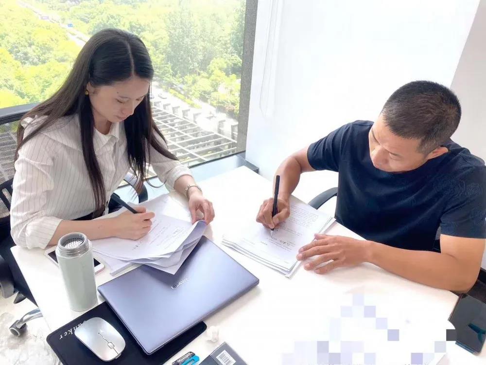 欧美激情视频在线观看 热烈祝贺张总签约创绿家湖北省咸宁市县级代理！
