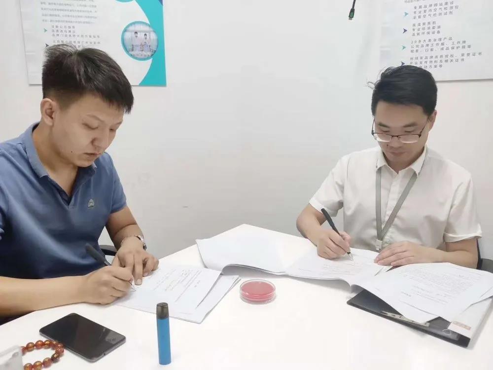 欧美黄色性爱视频网站 热烈祝贺王总林总续约创绿家河北省石家庄区级代理！