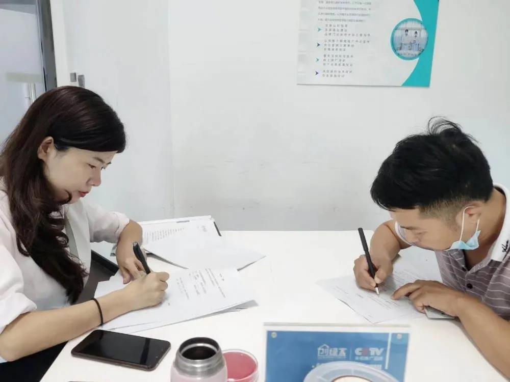 欧美黄色性爱视频网站 热烈祝贺周总签约创绿家湖北省襄阳市县级代理！