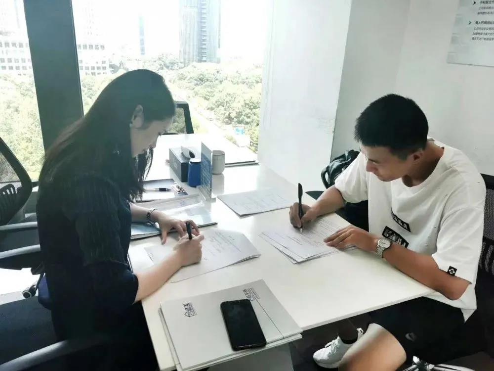 欧美激情视频在线观看 热烈祝贺任总签约创绿家天津市区级代理！