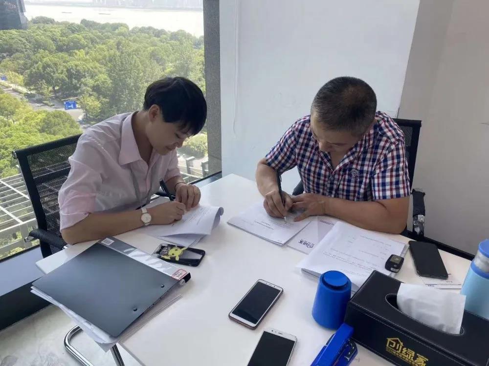 欧美黄色性爱视频网站 热烈祝贺董总签约创绿家浙江省区级代理！