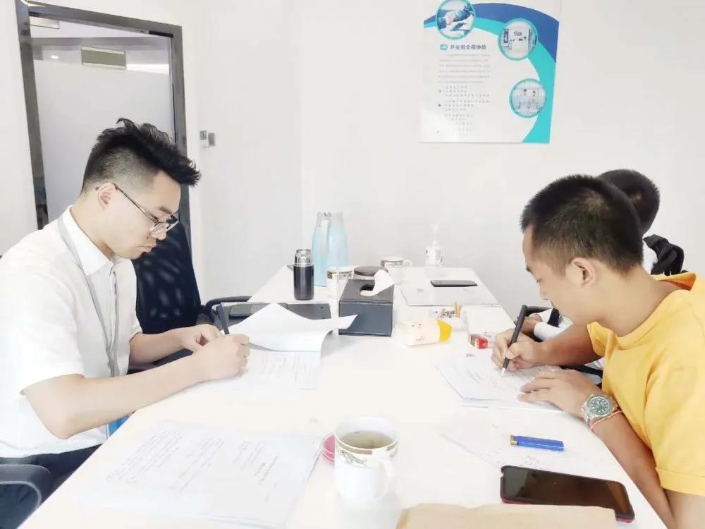 欧美黄色性爱视频网站 热烈祝贺刘总左总签约创绿家云南省临沧市区级代理！