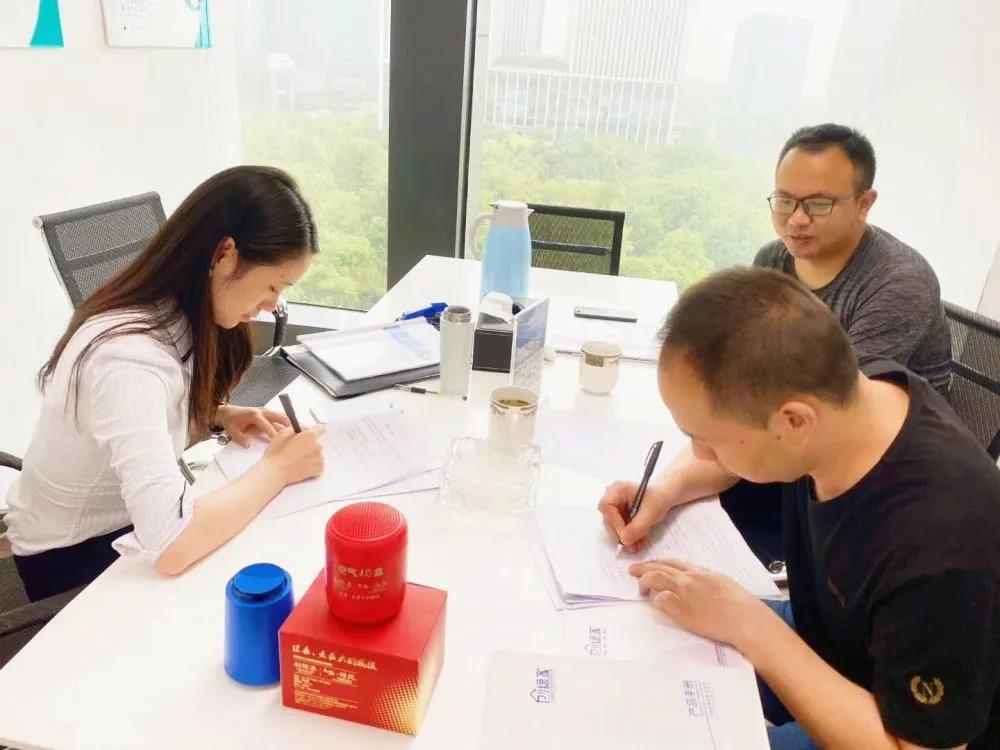 欧美激情视频在线观看 热烈祝贺袁总陈总签约创绿家浙江省宁波市区级代理！