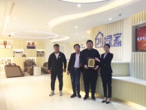 热烈祝贺魏总、吴总、杨总签约创绿家陕西省市级代理！